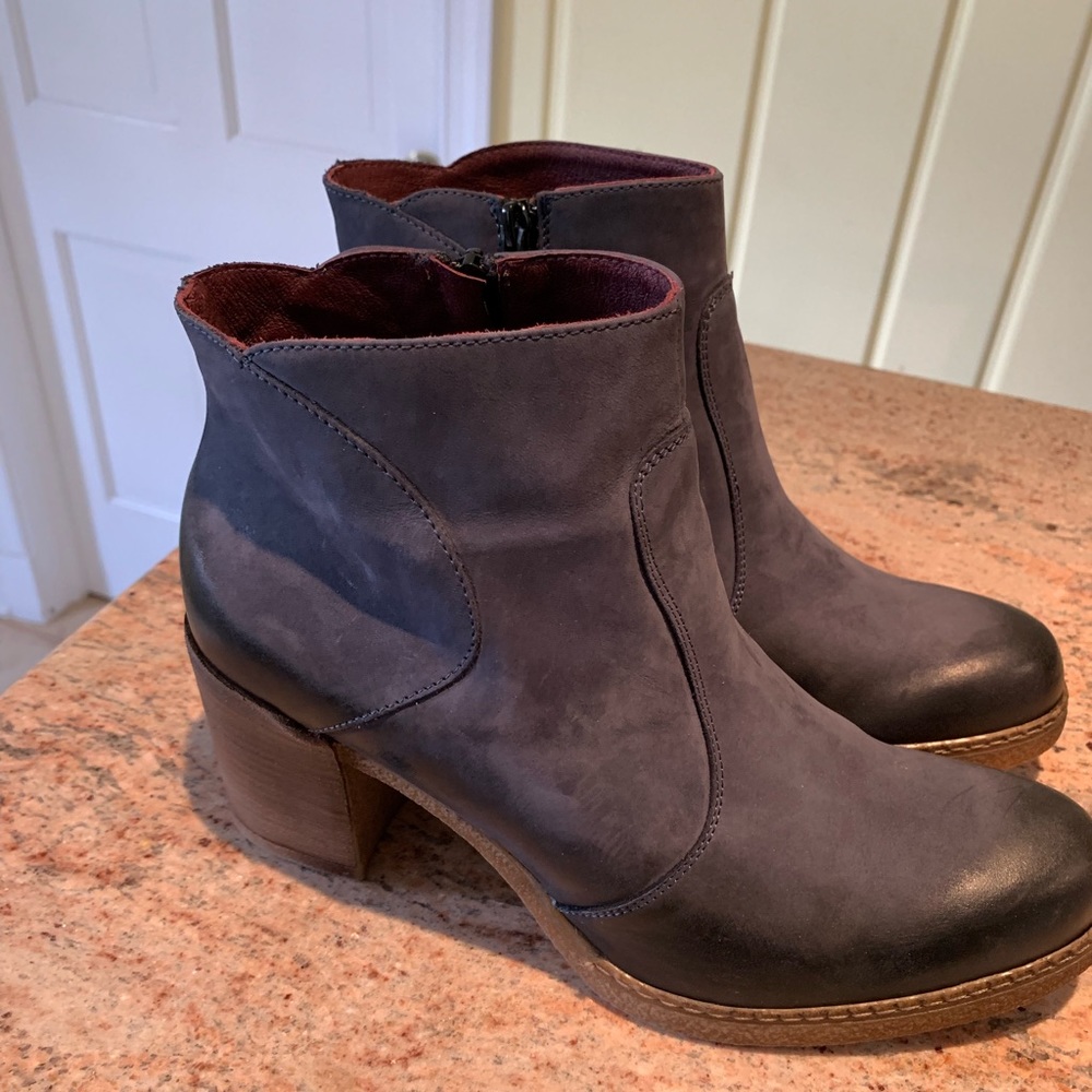 🆕 Roberto Durville Italian leather women booties
